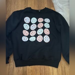 Smiley Face crewneck. Good condition